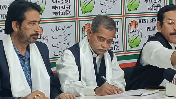 Abhijit Mukherjee, the son of Pranab Mukherjee, rejoins Congress