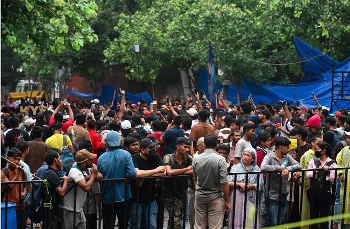 Thousands reassemble at the Jantar Mantar protest site.