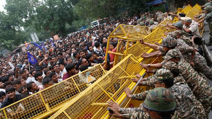 No FIR was filed against a woman for making offensive comments about the PM during the Jantar Mantar demonstration.