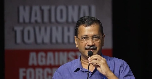 Kejriwal increases the E20 stakes and promises to bring 100 people who don't mind lathis to the PM's house on August 4.