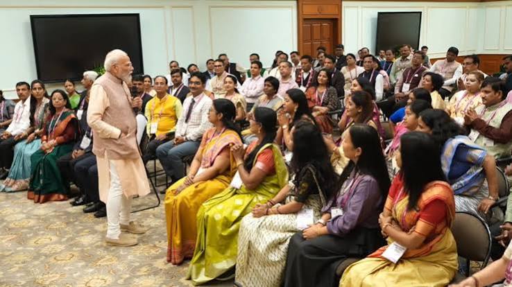 PM advises instructors to keep an eye out for drug addiction and limit children' screen time.