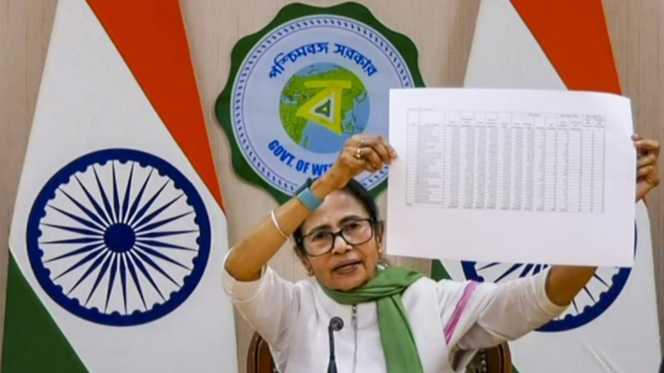 On September 30, Mamata Banerjee addresses Congress leaders on the EC dispute and the INDIA meeting.