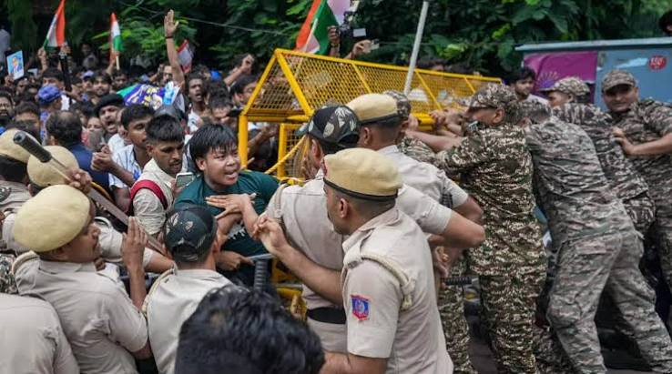 On October 29–30, a Supreme Court panel will examine allegations of violence against Jantar Mantar.
